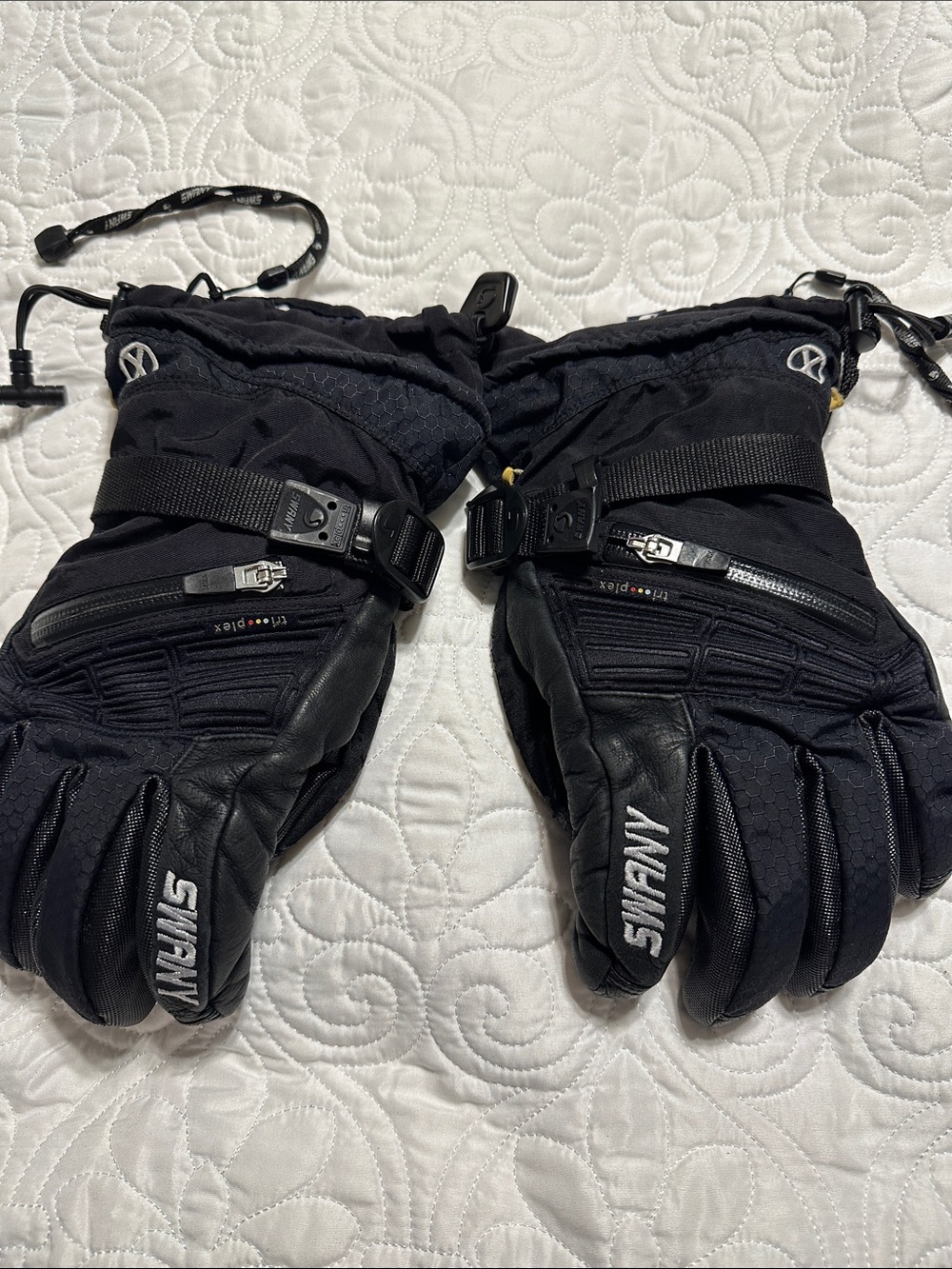 Black Men's Insulated Winter Gloves - Unbranded
